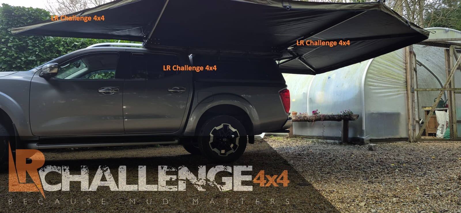 2.5m 360 degree Pull out awning with led lighting will fit 4×4 pickup canopy and van